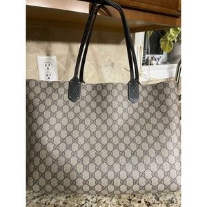 Barely used authentic Gucci GG Logo medium tote bag